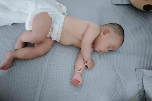梨树县几个月宝宝会抬头